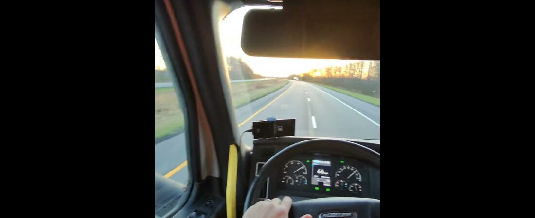 TRUCKING ACROSS AMERICA! Hang out with a Old School Trucker. TRUCKER POV