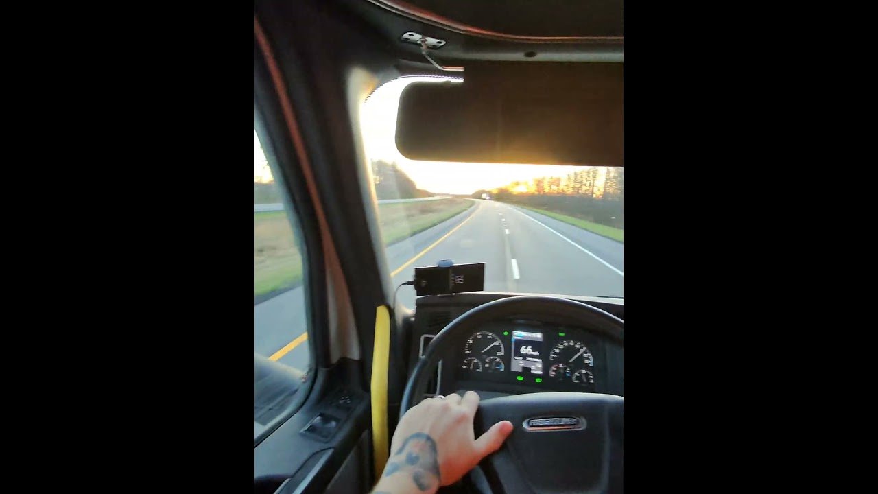 TRUCKING ACROSS AMERICA! Hang out with a Old School Trucker. TRUCKER POV