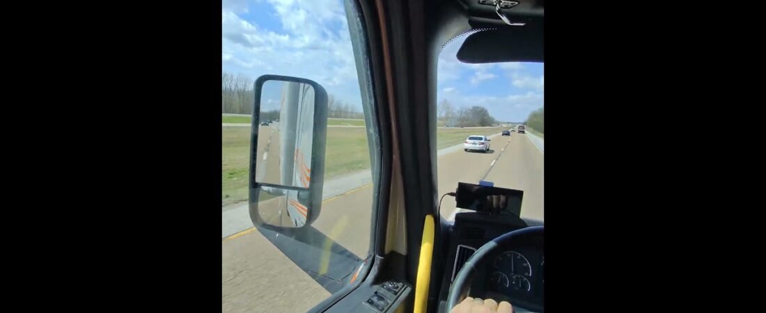 TRUCKING ACROSS AMERICA! Hang out with a Old School Trucker. TRUCKER POV.