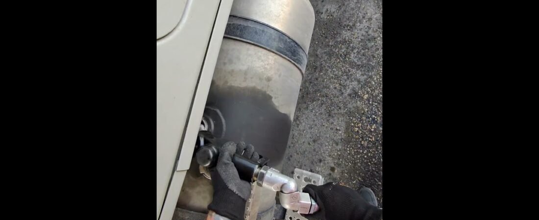 TRUCKING ACROSS AMERICA! Hang out with a Old School Trucker. TRUCKER POV.