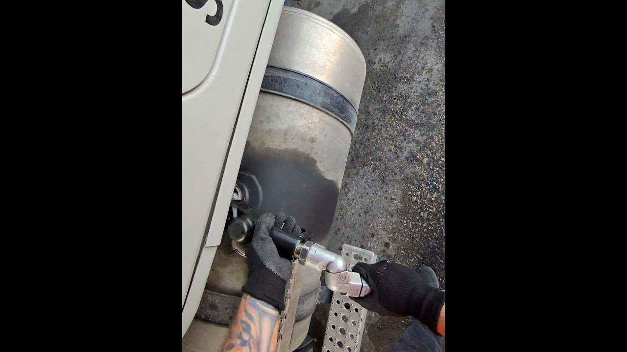TRUCKING ACROSS AMERICA! Hang out with a Old School Trucker. TRUCKER POV.
