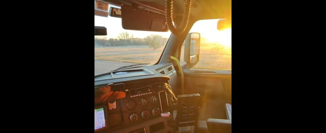 TRUCKING ACROSS AMERICA! Hang out with a Old School Trucker. TRUCKER POV.