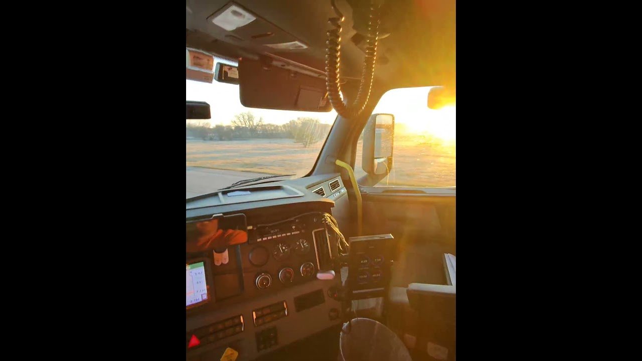 TRUCKING ACROSS AMERICA! Hang out with a Old School Trucker. TRUCKER POV.