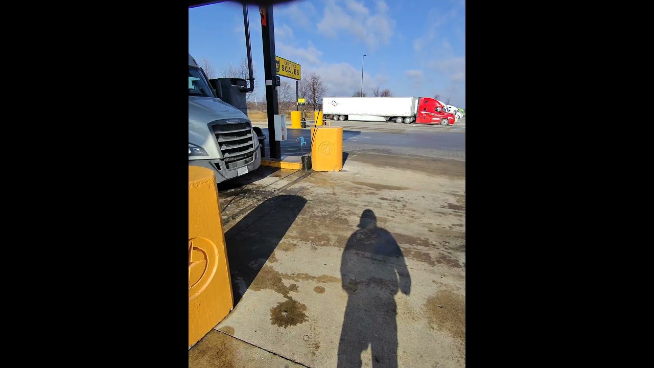 TRUCKING POV. This is Trucking in Real Life #trucking #trucker #shorts #metaglasses