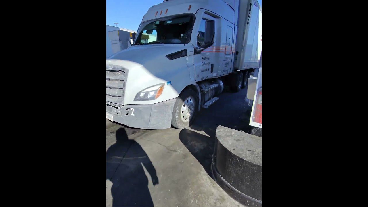 TRUCKING POV. This is Trucking in Real Life #trucking #trucker #shorts #metaglasses