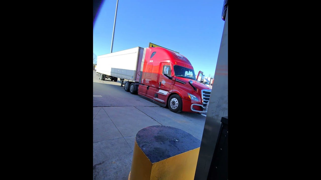 TRUCKING POV. This is Trucking in Real Life #trucking #trucker #shorts #metaglasses