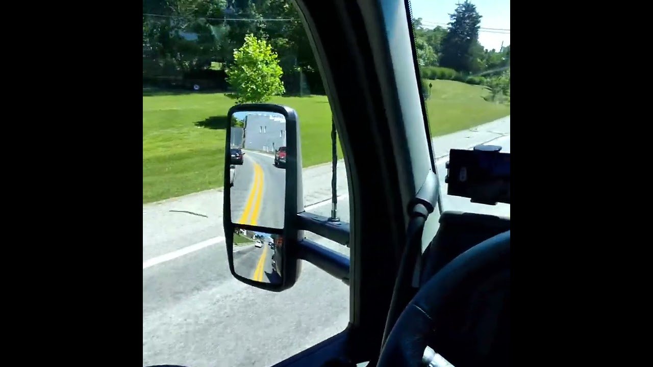 See what it’s like Driving a REAL Big Rig 18-wheeler Semi Truck down the highway. Trucker Life!(2)