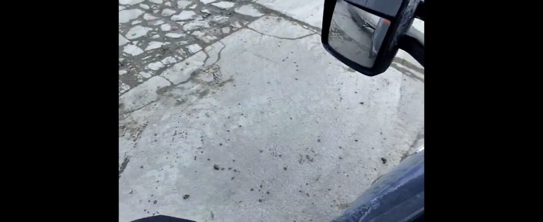 Saturday Morning on the Open Road with a Friendly American Truck Driver. (1)