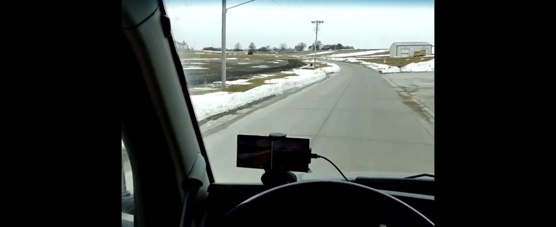 Trucker has 40 Illegal Immagrants hiding with SMUGGLERS on his trailer, going 65mph on the Freeway.