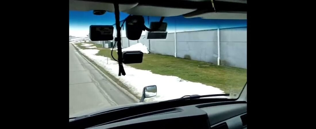 Trucker has 40 Illegal Immagrants hiding with SMUGGLERS on his trailer, going 65mph on the Freeway.