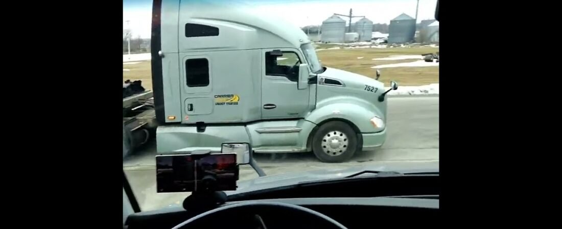 Trucker has 40 Illegal Immagrants hiding with SMUGGLERS on his trailer, going 65mph on the Freeway.