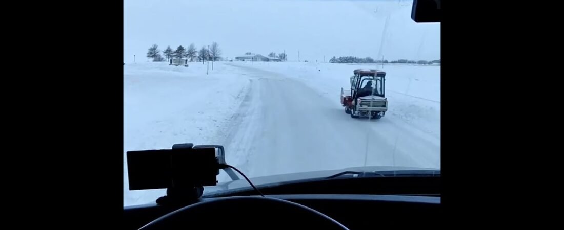 Another BLIZZARD is hitting right now. It’s not safe for truckers on the Highways. (4)