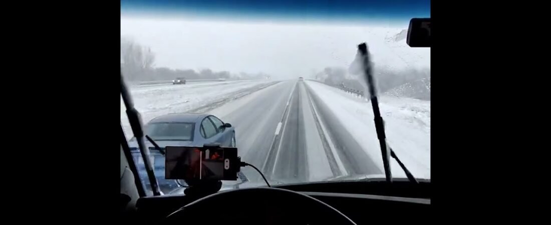 The worst Snow Storm since 1999!! This is way too dangerous. Stay off the roads or get hurt. (3)