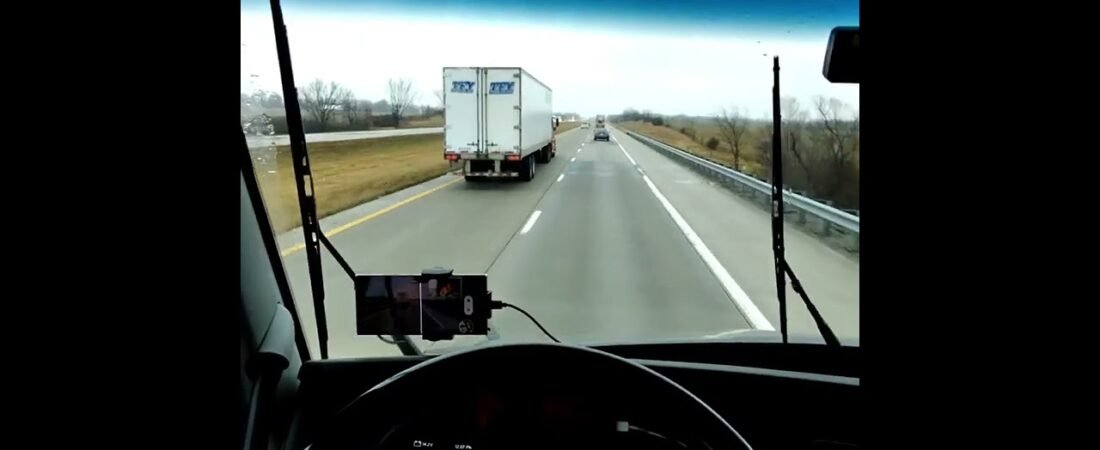 This Trucker is doing everything he can to make it home for Christmas. Family is everything. (2)