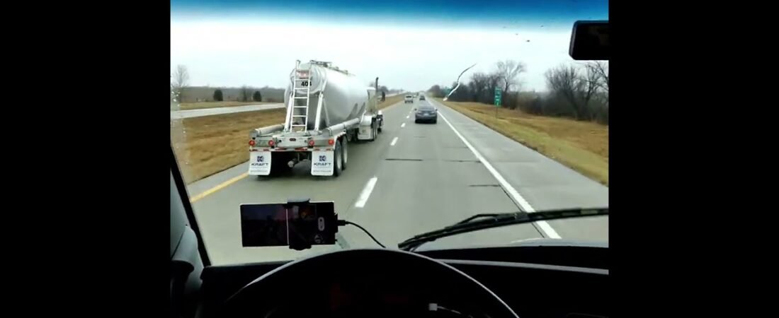This Trucker is doing everything he can to make it home for Christmas. Family is everything. (4)