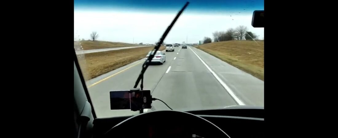 This Trucker is doing everything he can to make it home for Christmas. Family is everything. (3)