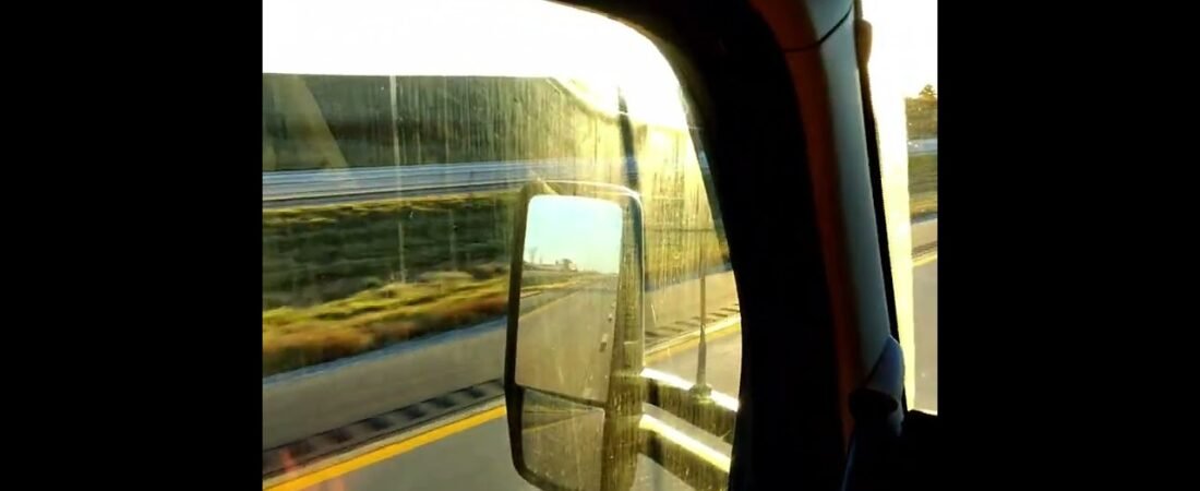 See what it’s like inside a Real Semi Truck while a Real Trucker shows you the ropes. (1)