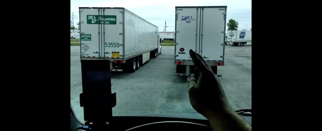 30 MINUTE WAIT AT THE FUEL ISLE? Trucker is stuck behind a #BONEHEADTRUCKERS. You won’t believe this