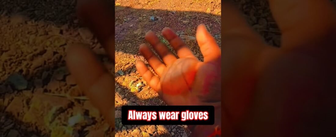 ALWAYS WEAR GLOVES WHEN CRANKING THE LANDING GEAR!