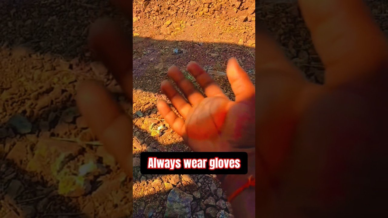 ALWAYS WEAR GLOVES WHEN CRANKING THE LANDING GEAR!