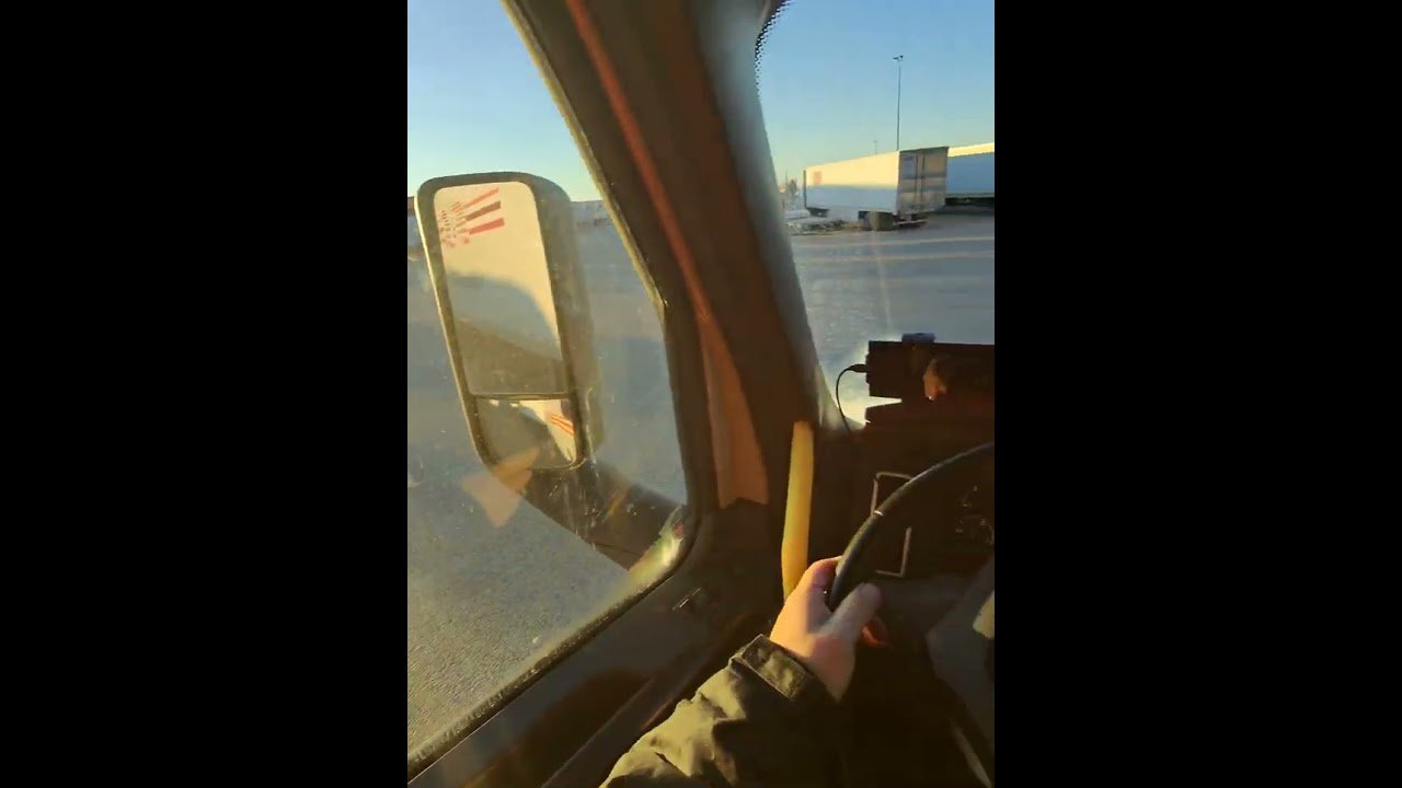 American Trucker Vlog! Waking up with ICE inside the truck. Sleeping with 2 jackets on to keep warm.