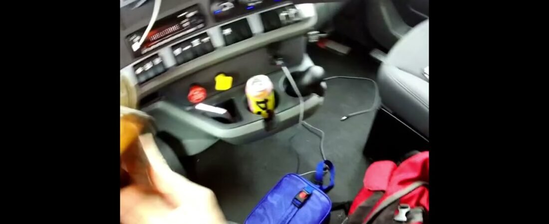 Backing Under and Hitching a Semi Trailer Safely and Professionally. How To Be A Trucker(1)