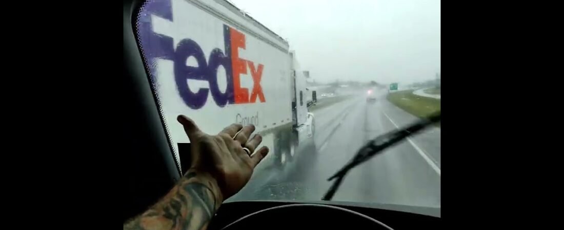 Big Rig Police Chase and FedEx is keeping up with the Action! Who Chases a Police Chase?