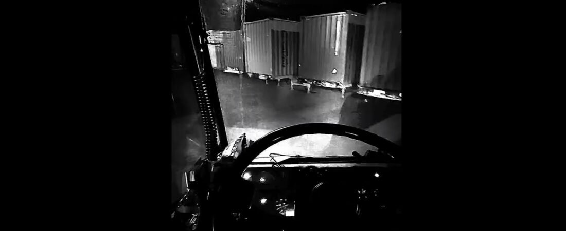 COUNTRY MUSIC FOR TRUCKERS – Miles from home by Company Driver.