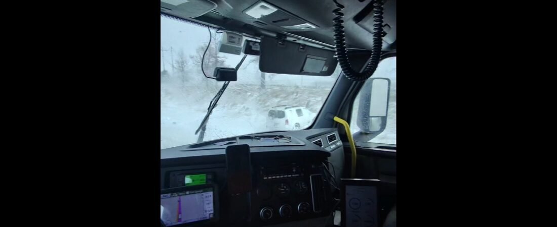 Car Crashed in the Snowstorm and NOBODY to help. Truckers see all the crazy stuff.