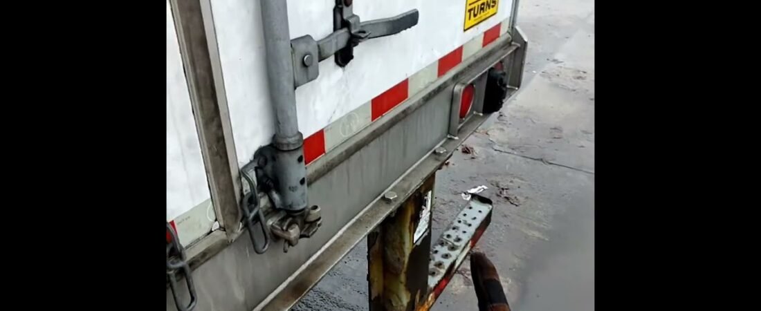 Catching Real Smugglers blasting Disco Music in my Dry Van Semi Trailer. Truckers have to deal!