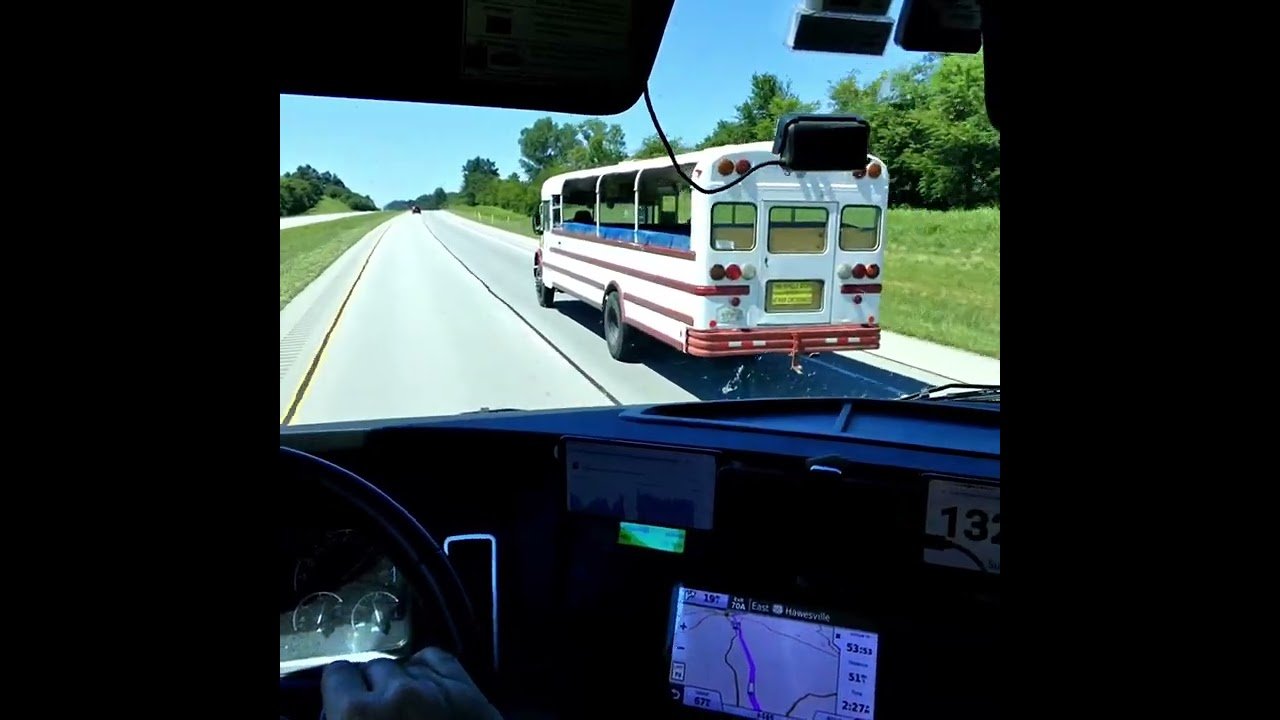 Convicts ESCAPE from Prison Bus on Highway. You’ve never seen a Bus For Criminals like this.