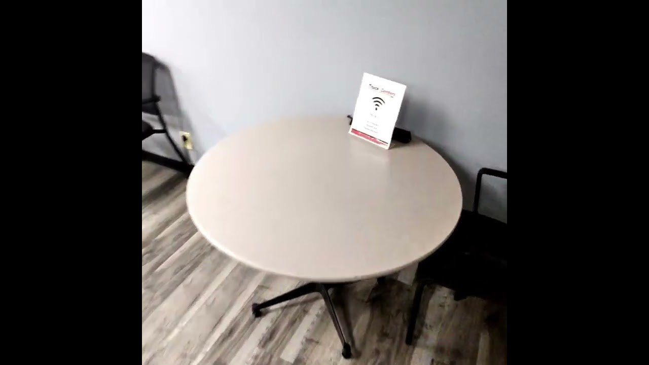 DRIVERS LOUNGE EVERYTHING IS FREE. Come and hang out with me. This is epic.