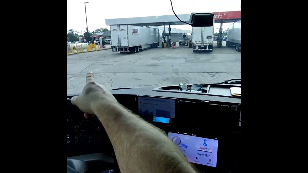 DRIVING THROUGH THE FUEL ISLE TWICE is the best way to burn your 30 min clock up without parking.
