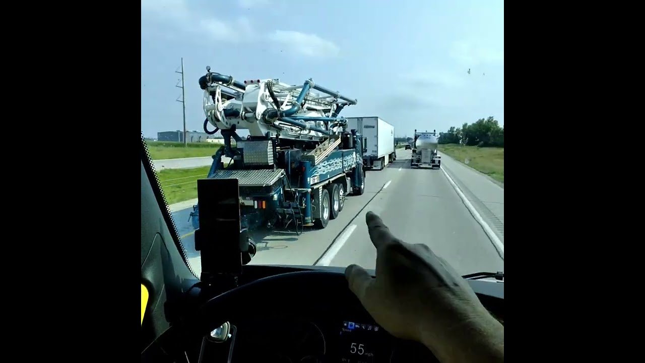 Dangerous Tailgater makes Truckers look bad. This highway bullying has to atop drivers.