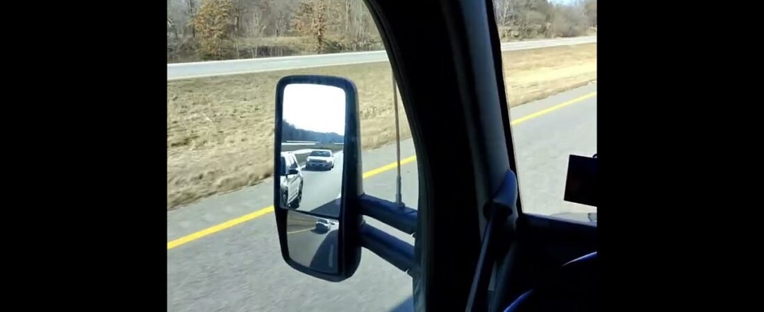 Holidays are OVER 😞😓😩😤 Time to get back to work. Truckers never stop rolling down the road. (1)