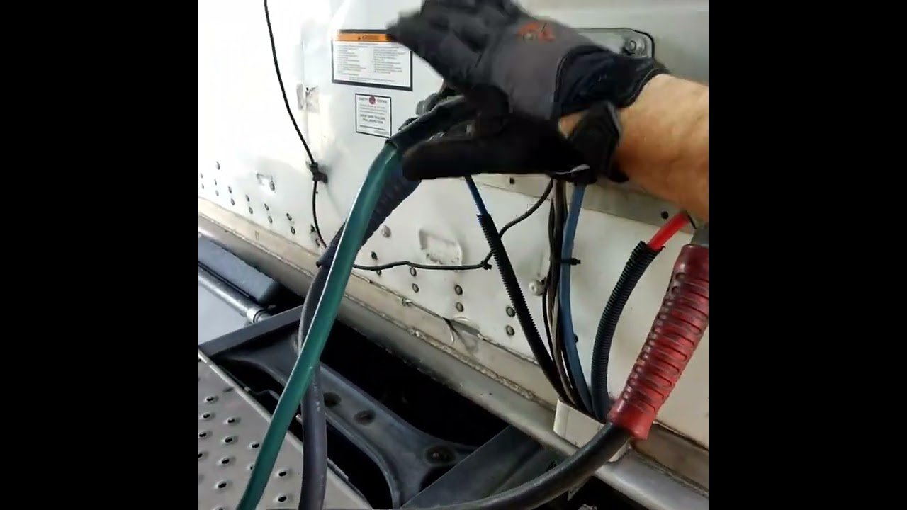 How To Check Your Trailer Connections THE SMART WAY! This method can be used by anyone to be safe.