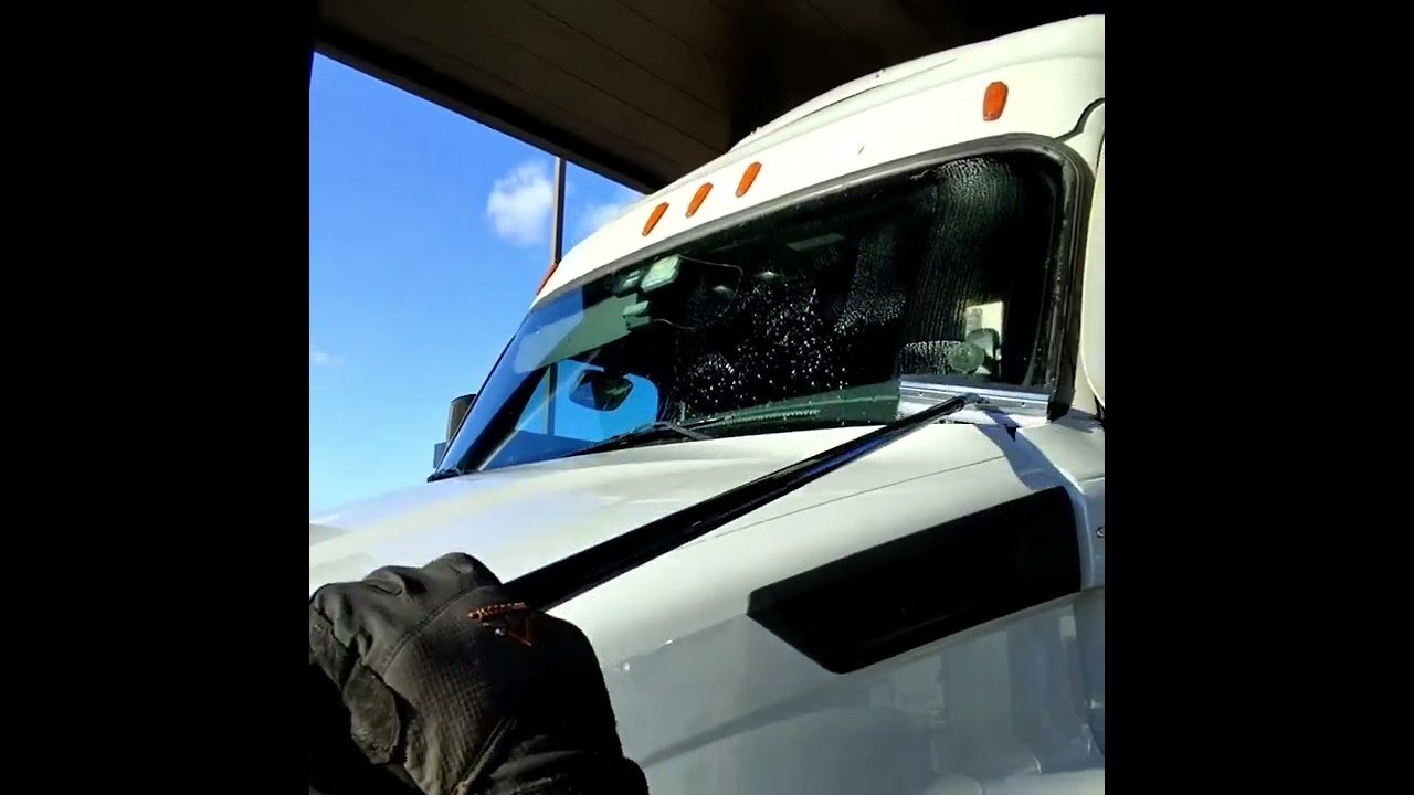 How Truckers Deal with Bat Wings in the HOT SUMMER Weather. Life Hacks for Men.
