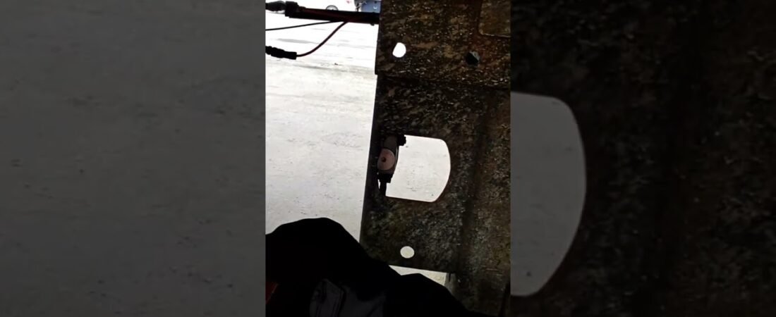 How do I fix this BROKEN semi trailer? Can I hit this without it breaking?