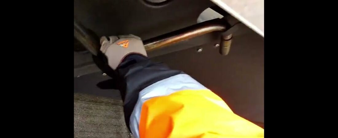 How high do you crank your landing gear on your Semi trailer? What’s the rule that truckers use?