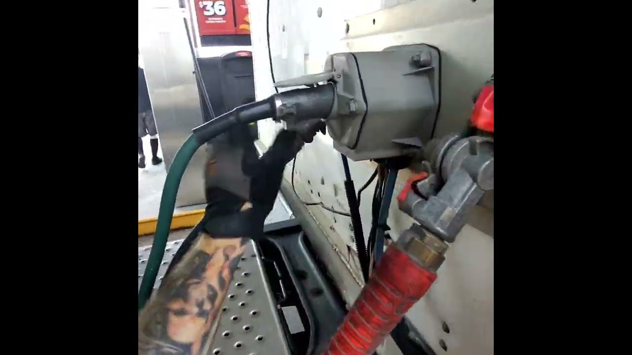 How to QUICKLY check your trailer cables and lines demonstrated by a real Professional Truck Driver.