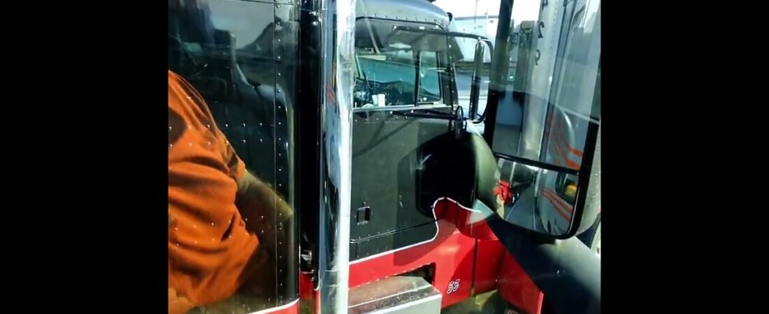 I got to Dock next to a Custom Big Rig, and I liked it. I hope my girl friend don’t mind it.