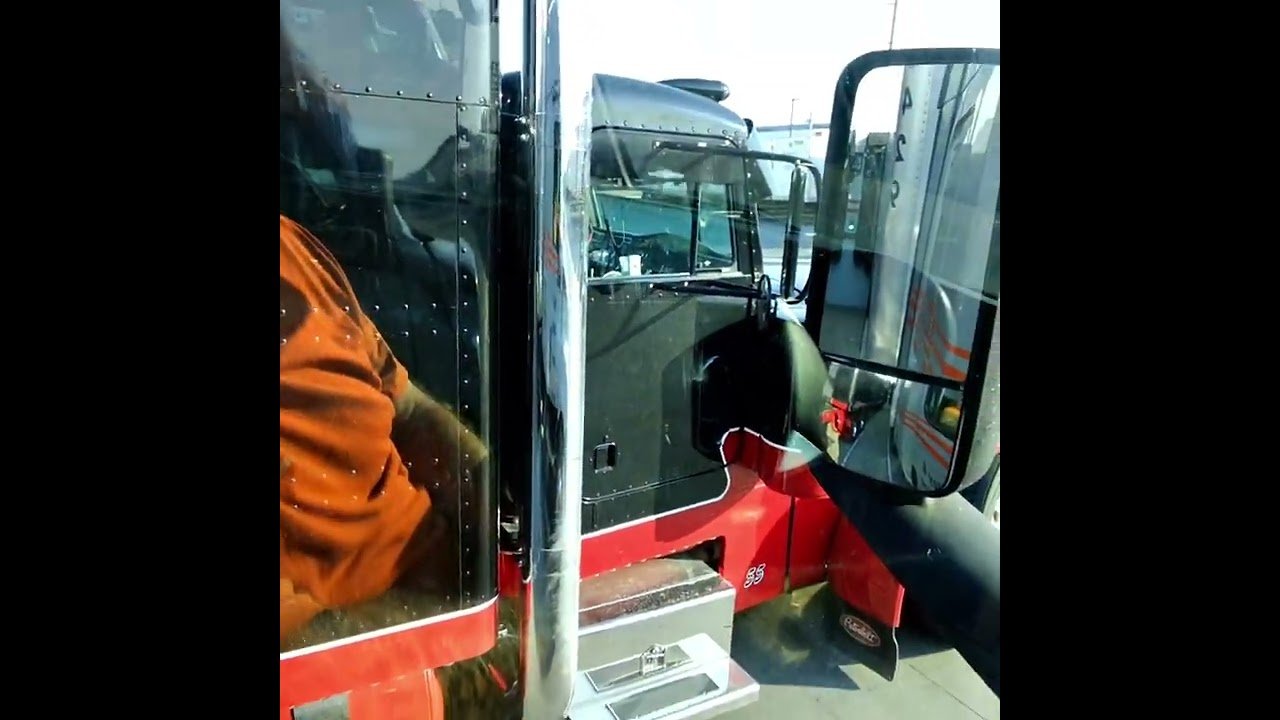 I got to Dock next to a Custom Big Rig, and I liked it. I hope my girl friend don’t mind it.