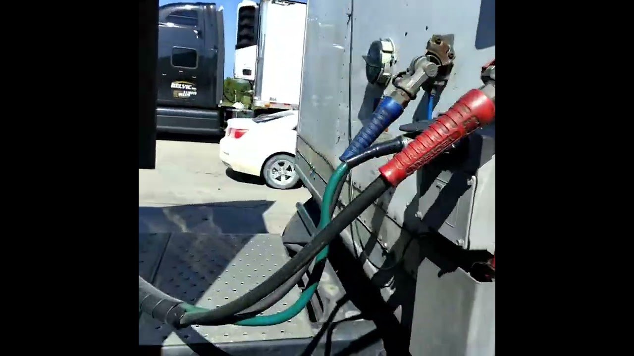 Mr. KNOW IT ALL Trucker makes a fool of himself in front of everyone. This Driver got cocky!