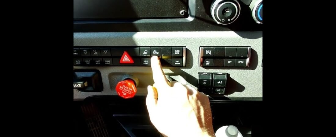 My Big Rig has a BURNOUT BUTTON??!? How do I do burn outs in an 18 Wheeler Smi Truck?