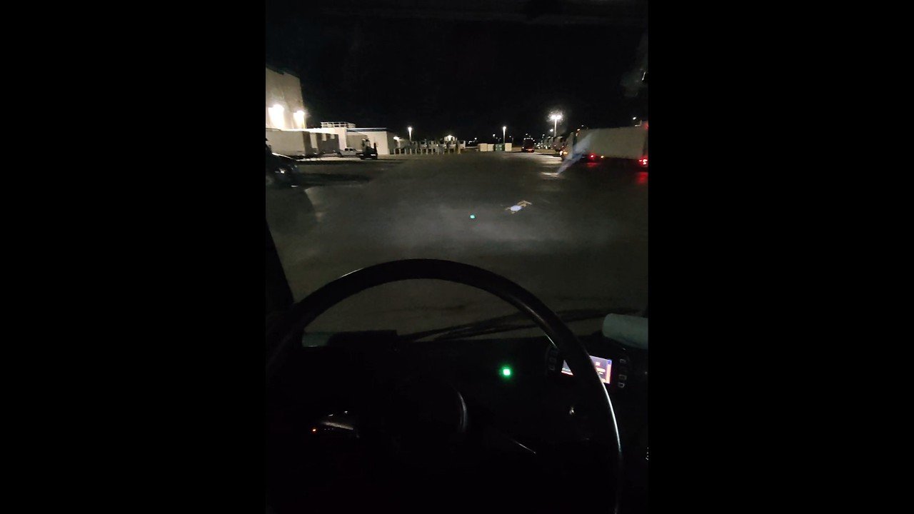 My FIRST TIME driving an ELECTRIC YARD SPOTTER and this thing is CRAY ZEE