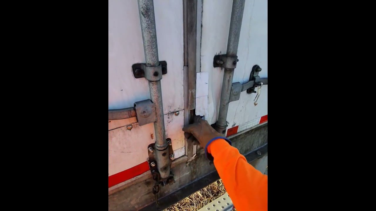 NEW FEAR UNLOCKED! SMUGGLER GLORY HOLES!! Why do they do this to our Semi Trailers?