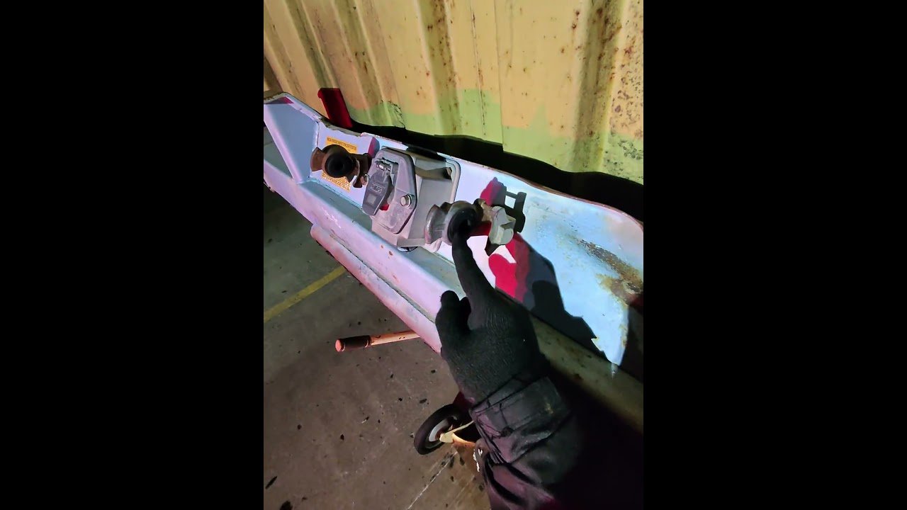 NOBODY CAN EXPLAIN THIS! I found a Real Haunted semi trailer. This trailer has it’s own air?