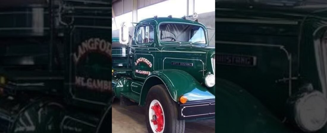 Old School Truckers in Action! 🚛😎 #Trucking #Throwback #CDL