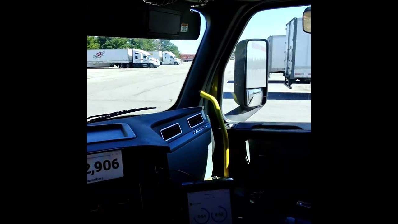 On the hunt for a PULL THROUGH parking spot at the truck stop. This is how trucking is done right.