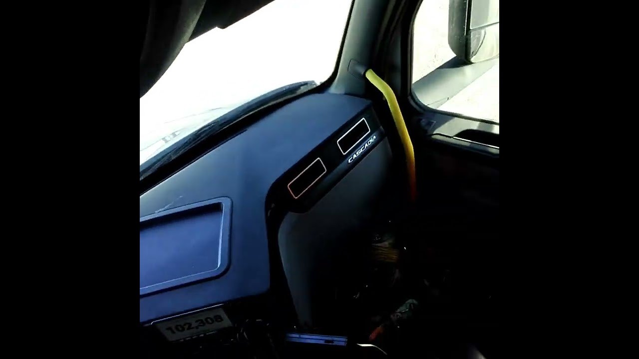 POV How Truckers Wake Up and Go To Work EVERY DAY. Do you want to be a truck driver, too? ASK ME HOW